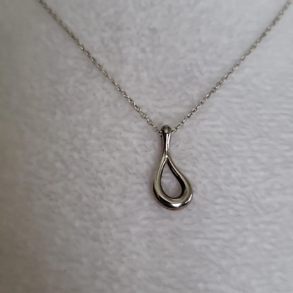 Tiffany & Co. Silver Open Teardrop Paloma Picasso Pendant Necklace - Picture 2 of 8